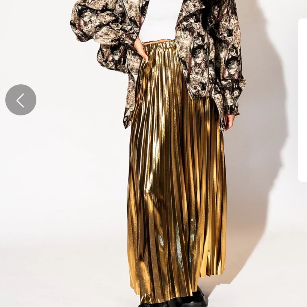 Metallic Pleated Midi Skirt in 24 Karat Gold